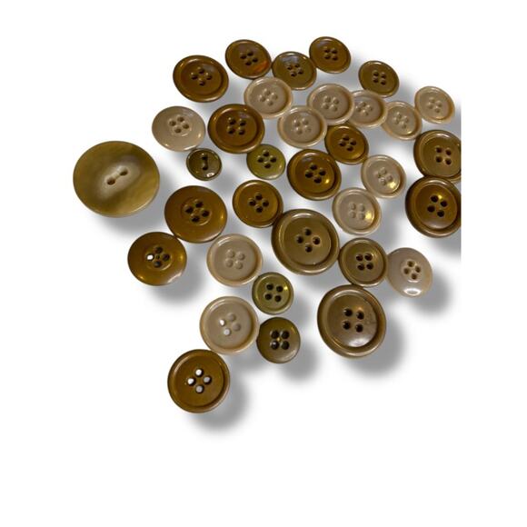 Lot of 34 Midcentury Plastic Buttons Assorted Brown Taupe Craft Sew - Picture 2 of 7